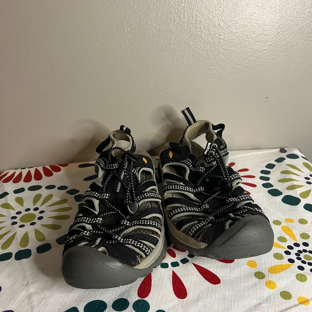 Keen Water Sandals Womens 8 Black Leather Bump Toe Hiking Athletic Shoes